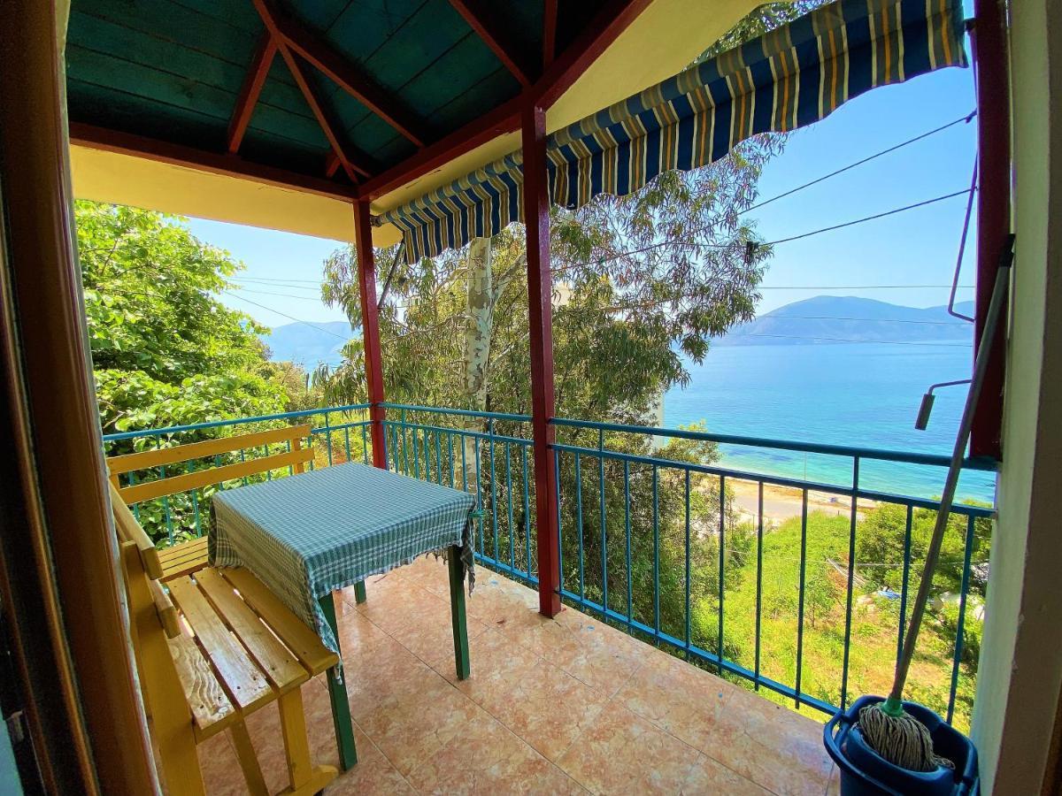 Ramo's Cozy Beachside Haven With Panoramic Views - 4th Vlorë
