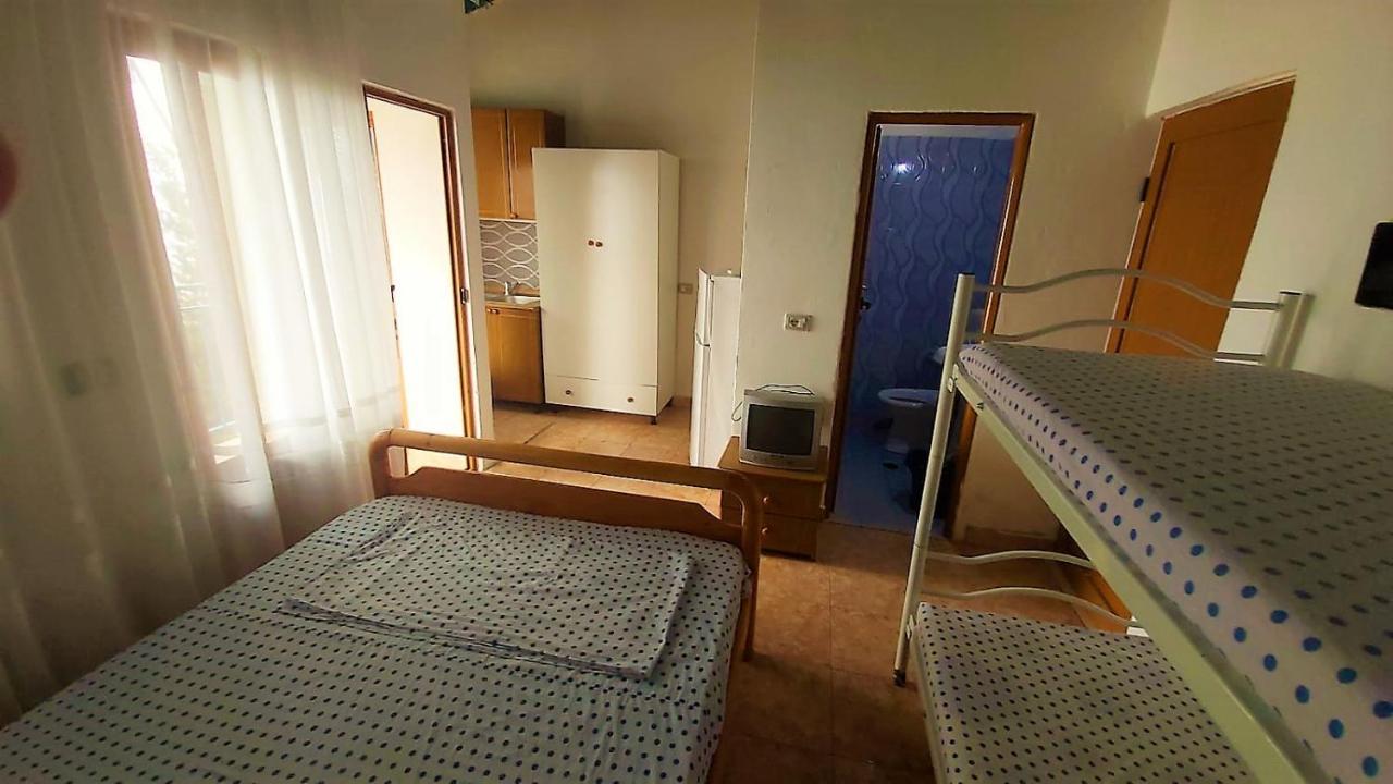 Ramo's Cozy Beachside Haven With Panoramic Views - 4th * Vlorë